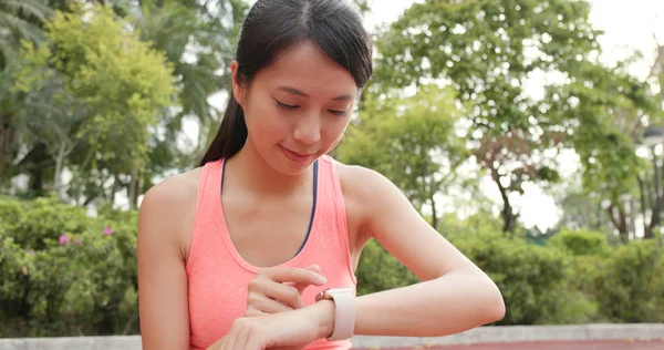 Spor kadın akıllı nöbet veri denetleniyor