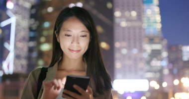 Cep telefonuyla geceleri işkadını