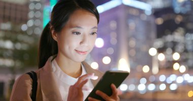 Cep telefonuyla geceleri işkadını