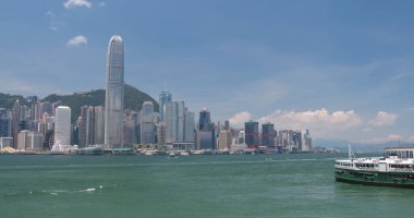 Victoria Harbor, Hong Kong - 31 Mayıs, 2018: Hong Kong şehir manzarası