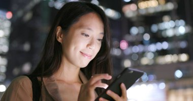 kadın cep telefonu kısa mesaj gönderme