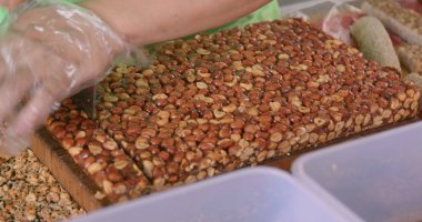 Fıstık çerez şeker satan mağaza açık kesme