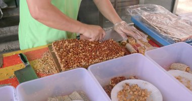 Geleneksel Çince fıstık çerez şeker yapma