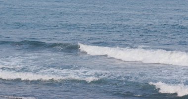 Okyanus dalgaları ve deniz manzaralı