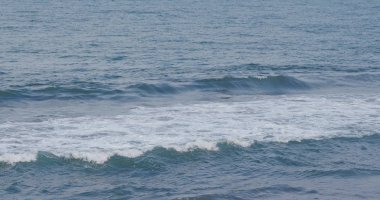 Büyük okyanus dalgaları görmek