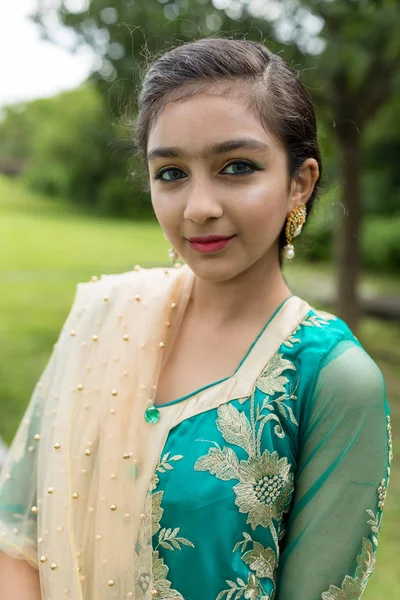 Pakistanische Mädchen Traditioneller Tracht — Stockfoto