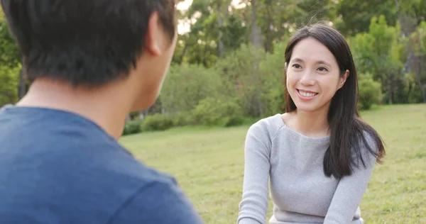 Couple Chatting Together Outdoor Park — Stock Photo, Image