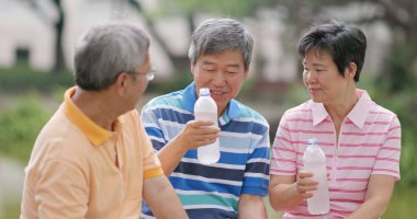 Birlikte, açık konuşan üst düzey eski arkadaşlar