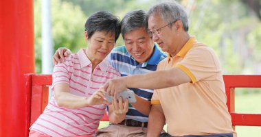 Cep telefonunuzun açık Parkı'nda üst düzey eski dostlar