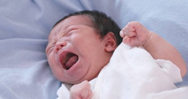 Çok güzel yeni doğan bebek ağlaması
