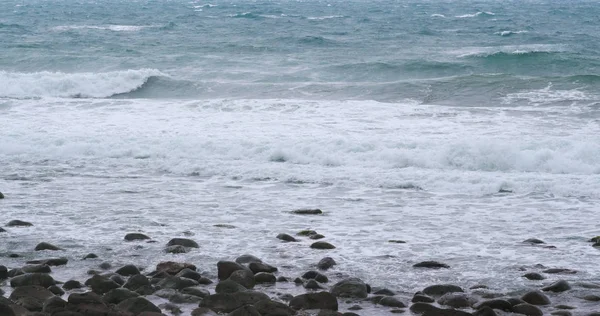 海と波を日表示します — ストック写真