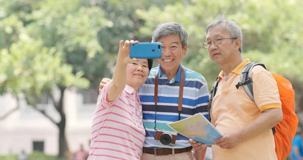 Senior Friends Travel Together Taking Selfie Mobile Phone — Stock Photo, Image