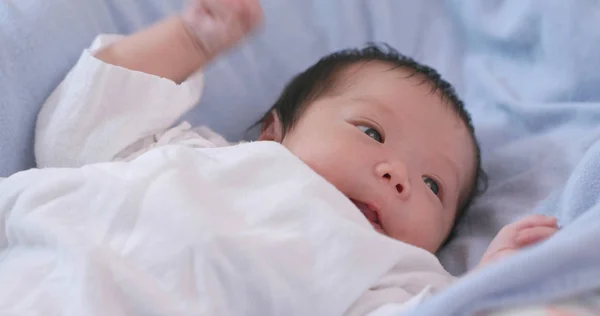 Asiático Recém Nascido Bebê Deitado Cama — Fotografia de Stock