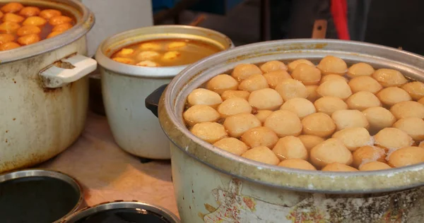 Straatvoedsel Kerrie Vis Ballen Beroemde Hong Kong Straat Voedsel — Stockfoto