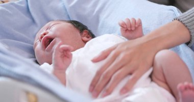 Yeni doğan bebek ağlaması