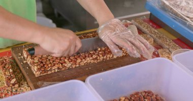 Geleneksel Çince fıstık çerez şeker yapma