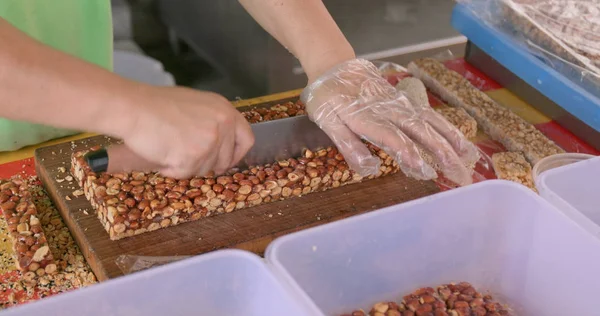 Geleneksel Çince fıstık çerez şeker yapma