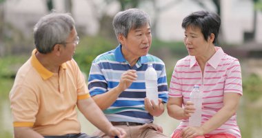 Birlikte, açık konuşan üst düzey eski arkadaşlar