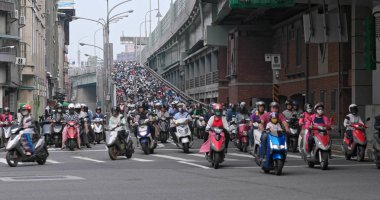 Dihua Street, Taipei city - 27 Mayıs, 2018: motosiklet kalabalık taipei City açık