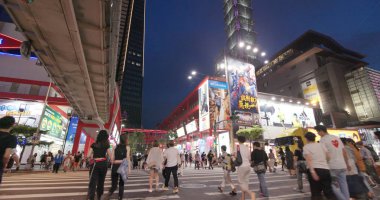 Taipei city, Tayvan - 28 Mayıs, 2018: Taipei şehir geceleri sokak