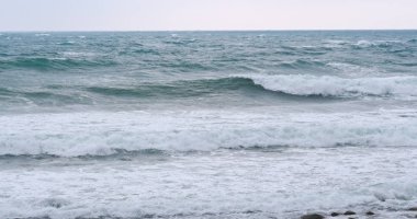 Dalgalar deniz mavi görüntülemek