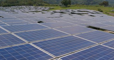 Güneş paneli güç istasyonu bitki