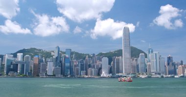 Victoria Harbor, Hong Kong - 31 Mayıs, 2018: Hong Kong manzarası