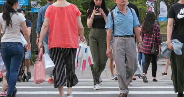 Distrito Xinyi Taiwán Mayo 2018 Gente Cruzando Calle Ciudad Taipei — Foto de Stock