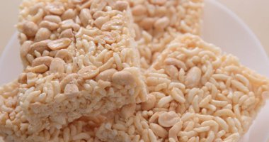 Pirinç gevrek kareler, geleneksel Çince snack