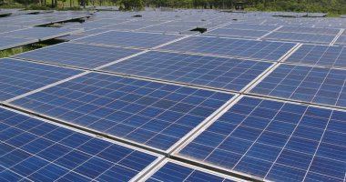 Güneş paneli güç tesisi de açık