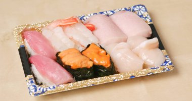 Aç kutusuna suşi götürün