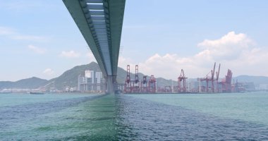 Kwai Tsing, Hong Kong - 02 Mayıs, 2018: kargo gemisi liman ve Kwai Tsing konteyner Terminal Hong Kong'da geçen 