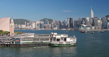 Victoria Harbour, Hong Kong - 13 Nisan, 2018: Hong Kong manzarası