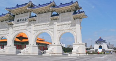 Taipei city, Tayvan - 25 Mayıs, 2018: Özgürlük Meydanı Taipei ve Chiang Kai-shek Memorial Hall