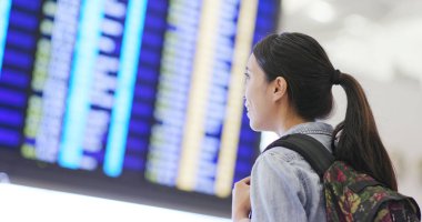 Kadın uçuş numarası ob denetleme kurulu havaalanında ekran