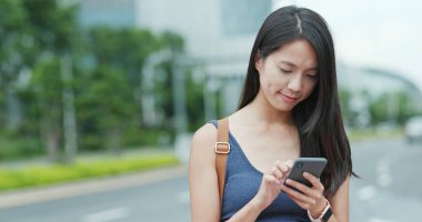 Shenzhen şehir içinde hareket eden telefon, arayan kadın