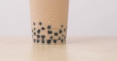 Kabarcık süt çay götürün