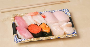 Suşi almak evde yiyip