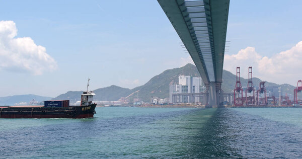 Квай Цин, Гонконг - 02 мая 2018 года: Контейнерный терминал Квай Цин в Гонконге
