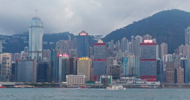 Victoria Harbor, Hong Kong - 10 Temmuz, 2018: Hong Kong şehir manzarası