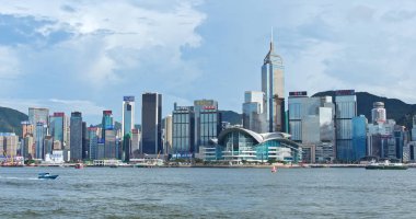 Victoria Harbor, Hong Kong - 10 Temmuz, 2018: Hong Kong şehir manzarası
