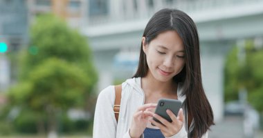 Kadın akıllı açık işe