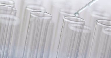 Pipet ve test tüpleri kapat