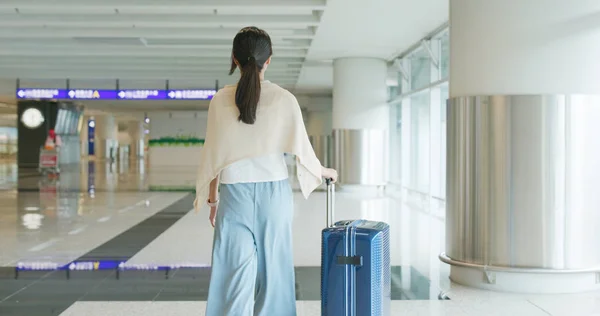 Mulher Para Uma Viagem Aeroporto — Fotografia de Stock