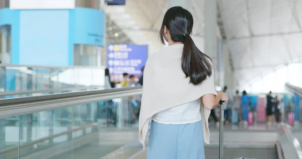 Mulher Para Uma Viagem Aeroporto — Fotografia de Stock
