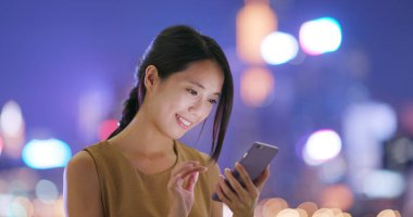 Şehir cep telefonu kontrol kadın