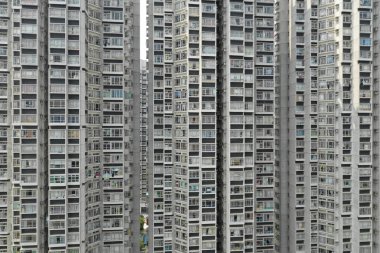 Hong Kong'da bir yerleşim bölgesinde bina cephe