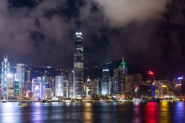 Victoria Harbor, Hong Kong - 05 Ağustos, 2017: Hong Kong, gece 