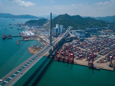 Konteyner Hong Kong'da terminali üzerinden üstten görünüm 