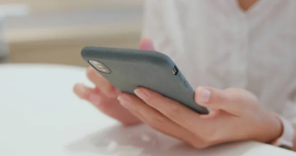 Woman Using Smartphone Blur Background — Stock Photo, Image